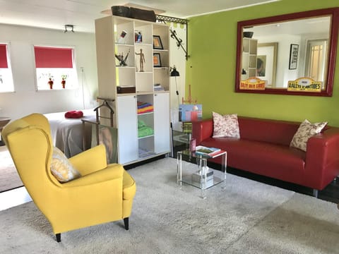 Property building, Living room, Photo of the whole room, Seating area