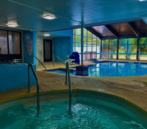 Hot Tub, Pool view, Swimming pool