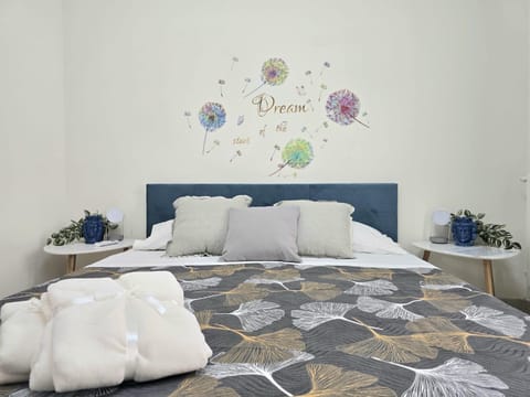 Bed, Photo of the whole room