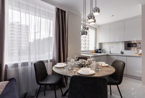 Kitchen or kitchenette, Dining area, minibar