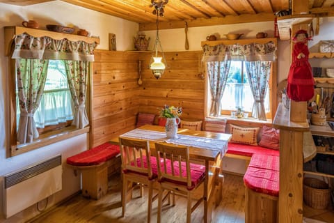 Seating area, Dining area