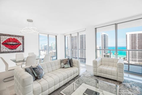 View (from property/room), Living room, Dining area, Lake view, Sea view