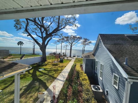 Paradise on Lake Harris Apt #202 Apartment in Leesburg