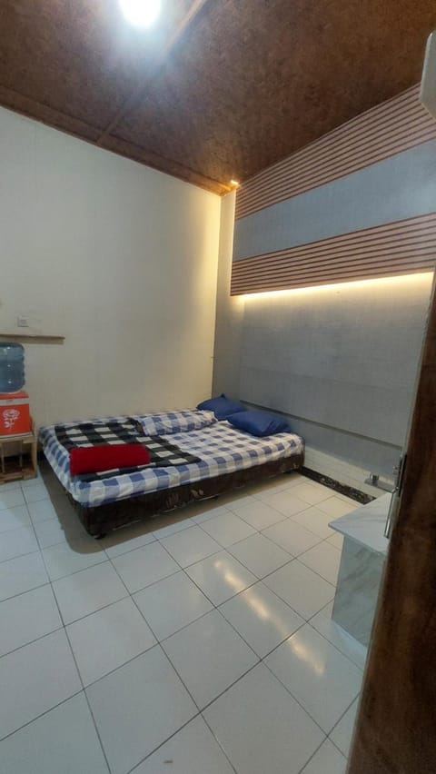 Property building, Bed, Bedroom