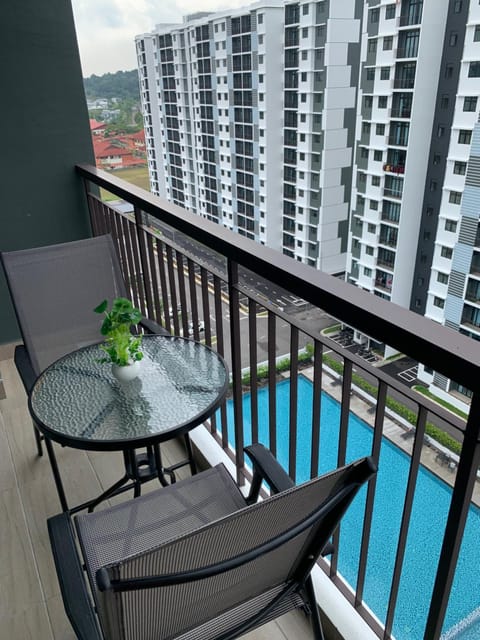 Property building, Day, View (from property/room), Balcony/Terrace, Pool view, Swimming pool, sunbed