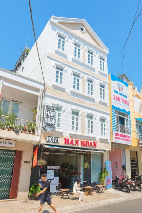 Property building, Day