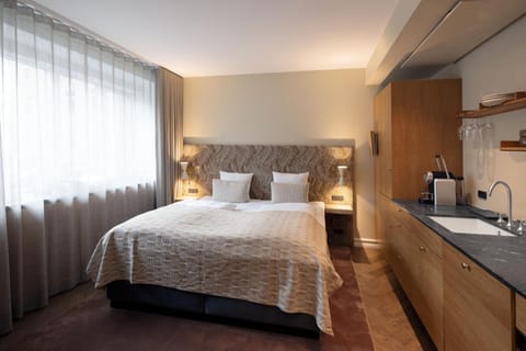 Kitchen or kitchenette, Bedroom