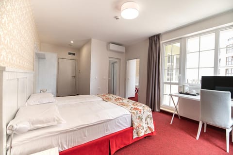 Bed, View (from property/room), Photo of the whole room, Bedroom, Family, wardrobe, air conditioner