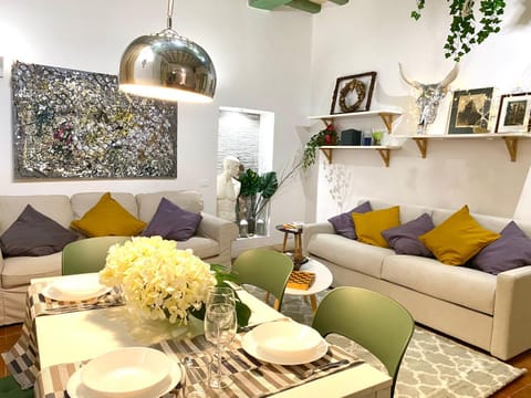 Living room, Seating area, Dining area, internet, air conditioner