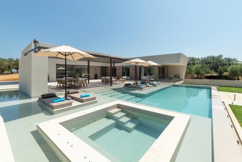 Patio, Day, Pool view, Swimming pool, sunbed