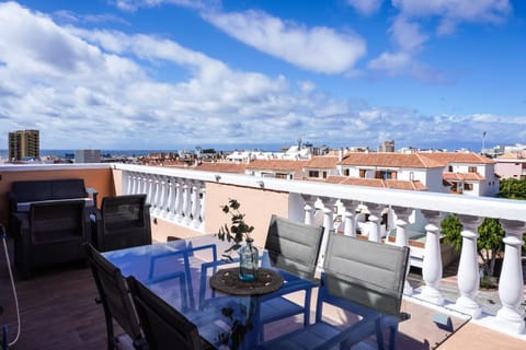 Day, View (from property/room), Balcony/Terrace, Dining area, City view