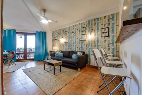 Living room, Seating area, Dining area, internet