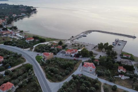 Neighbourhood, Beach