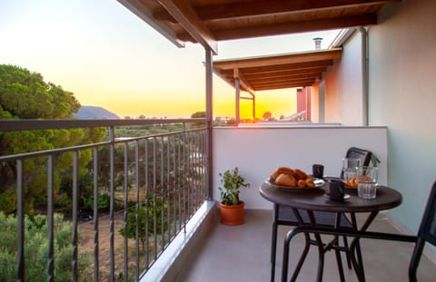 View (from property/room), Balcony/Terrace, Mountain view