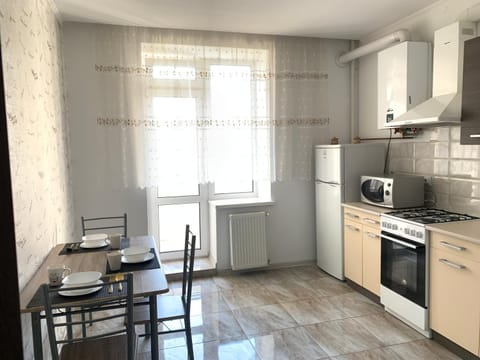 Kitchen or kitchenette, Dining area, pet friendly, stove