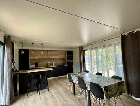 Dining area, kitchen