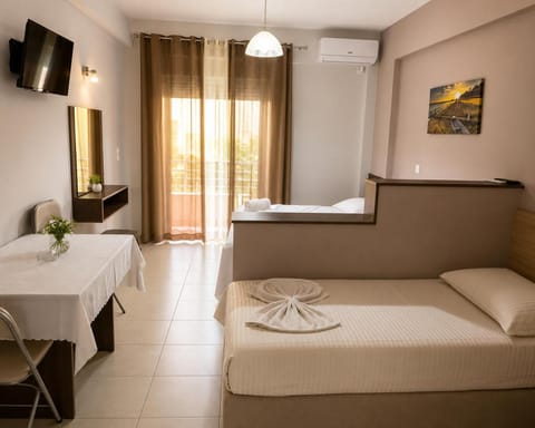 Bed, TV and multimedia, Seating area, Bedroom