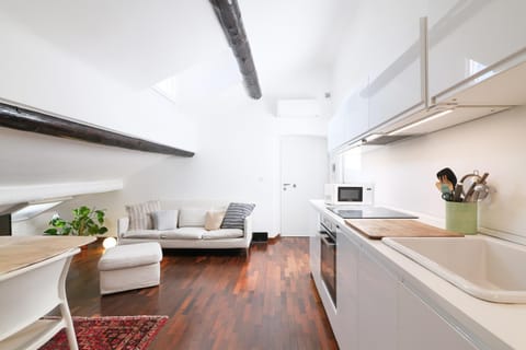 TV and multimedia, Kitchen or kitchenette, Living room, Seating area