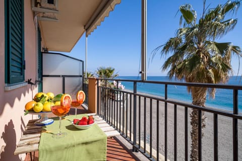 Natural landscape, Balcony/Terrace, Sea view