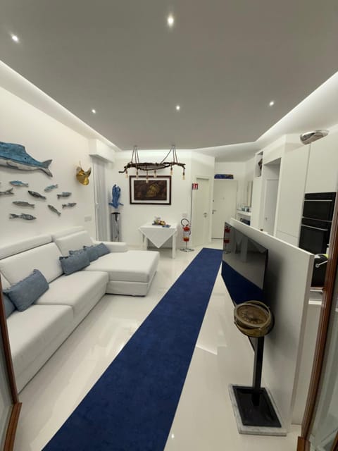TV and multimedia, Kitchen or kitchenette, Living room, Seating area