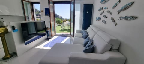 Communal lounge/ TV room, Garden, TV and multimedia, Living room