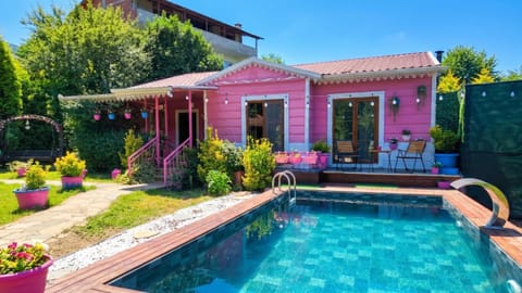 Property building, Patio, Spring, Day, Garden, Garden view, Pool view, Swimming pool, sunbed