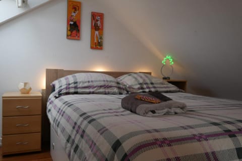 Bedroom, towels