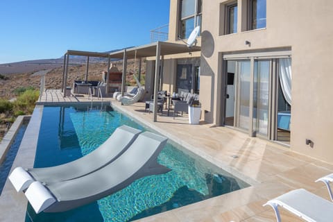 Property building, Patio, Day, Natural landscape, View (from property/room), Balcony/Terrace, Mountain view, Pool view, Swimming pool, sunbed