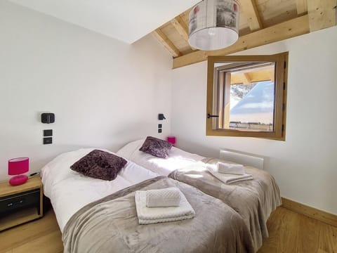 Chalet de luxe 10 pers, sauna, garage proche pistes - FR-1-344-1160 Chalet in Les Allues