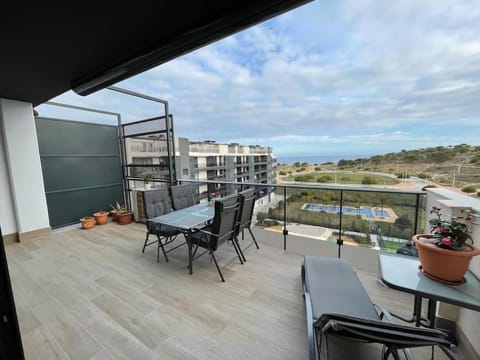 View (from property/room), Dining area, Pool view