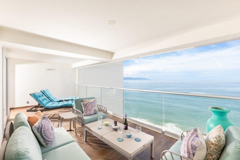 Patio, Day, Natural landscape, View (from property/room), Balcony/Terrace, Seating area, Beach, Sea view, sunbed