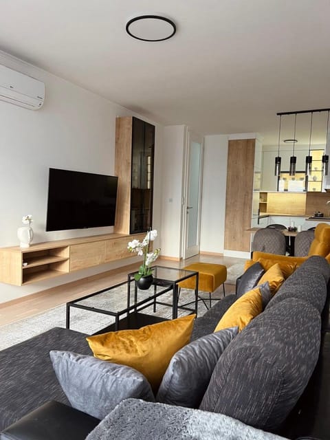 Communal lounge/ TV room, TV and multimedia, Kitchen or kitchenette, Living room, Evening entertainment