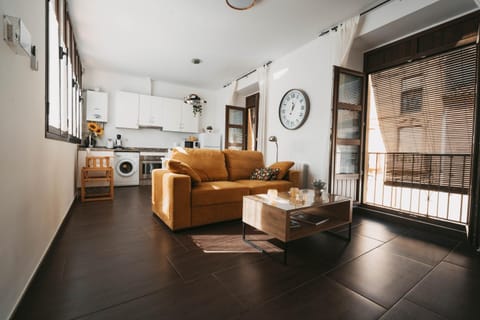 Kitchen or kitchenette, Living room, Dining area, pet friendly, stove