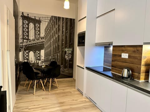 Kitchen or kitchenette, Seating area