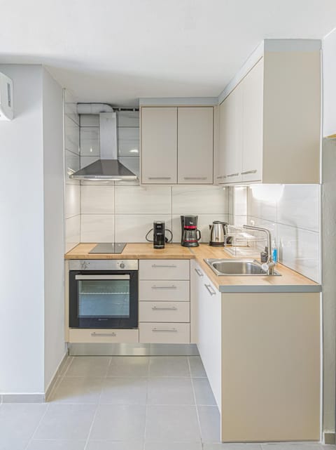 Comfy apartment with small private pool, Fiber internet and private parking Apartment in Chania