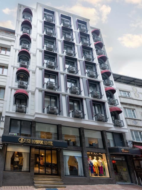 Property building, Day, City view, Location