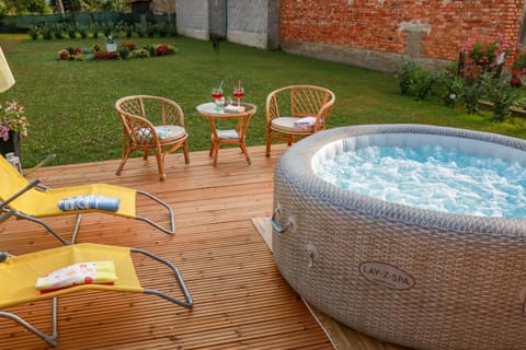 Garden, Hot Tub, Balcony/Terrace, Entertainment