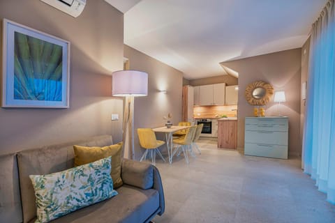 Kitchen or kitchenette, Living room