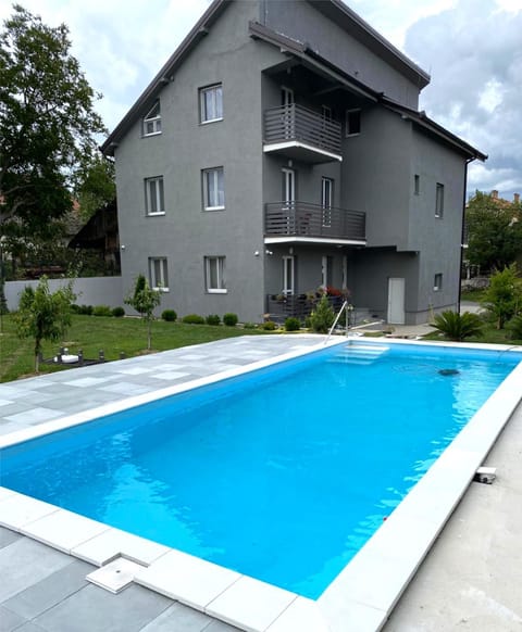 Property building, Day, Pool view, Swimming pool, sunbed