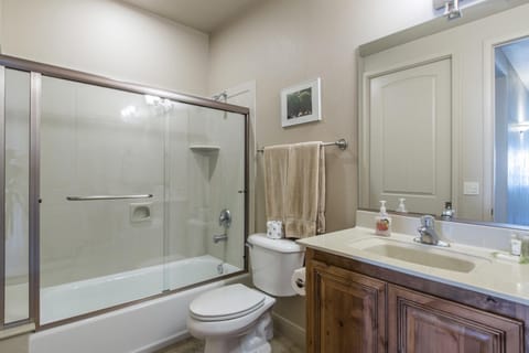 2012 LP PS4, Private Balcony with Beautiful Mountain Views, and Great Clubhouse Amenities House in St George