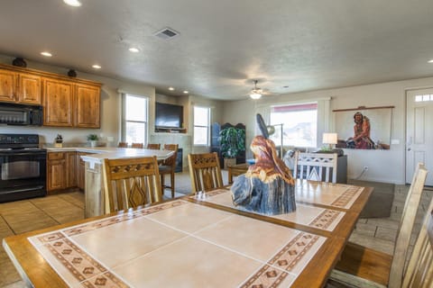 2012 LP PS4, Private Balcony with Beautiful Mountain Views, and Great Clubhouse Amenities House in St George