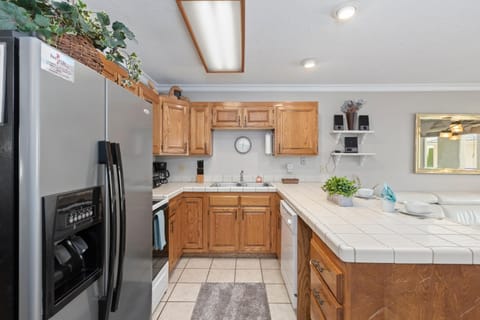 304 Main Level Condo, New Flooring, Mountain Views, Close to Pools, and More House in St George