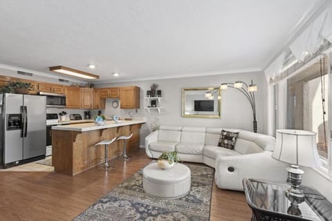 304 Main Level Condo, New Flooring, Mountain Views, Close to Pools, and More House in St George