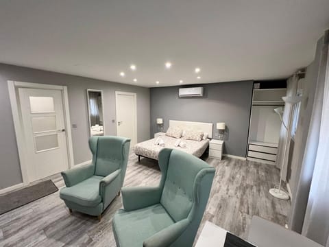 Bed, Living room, Bedroom