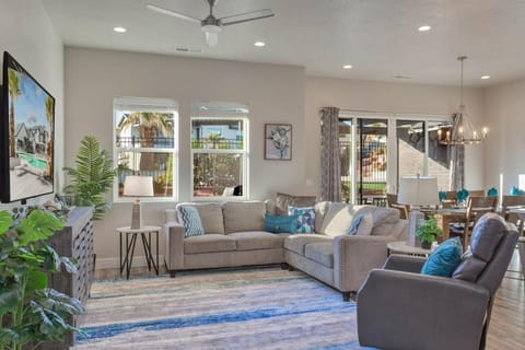 Ocotillo Springs 18 Sleeps 23, Community Pool and Hot Tub, Beautiful View of Ocotillo Springs Amenities House in Santa Clara