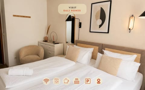Bed, Photo of the whole room, Bedroom, Text overlay