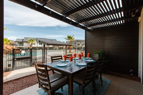 Ocotillo Springs 4 Ping Pong Table, X Box One, and close access to the Community Pool House in Santa Clara