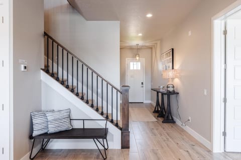 Ocotillo 70 Red Mountain View Resort, Private Pool & Hot Tub House in Santa Clara