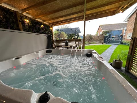 Garden, Hot Tub