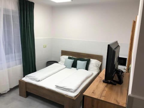 Levél 2 és Garden önálló apartmanok, saját fürdőszoba Apartment in Szeged